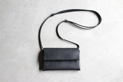 INITIUM / 日々のはじまりを“結ぶ”ショルダーウォレット/長財布