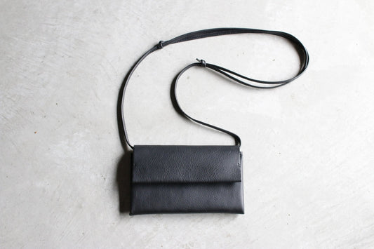 INITIUM / 日々のはじまりを“結ぶ”ショルダーウォレット/長財布