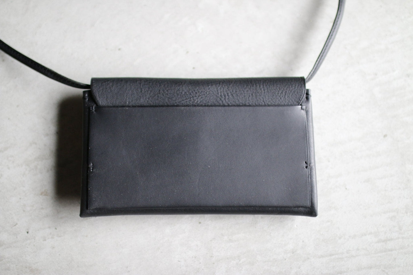 INITIUM / 日々のはじまりを“結ぶ”ショルダーウォレット/長財布