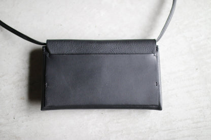INITIUM / 日々のはじまりを“結ぶ”ショルダーウォレット/長財布