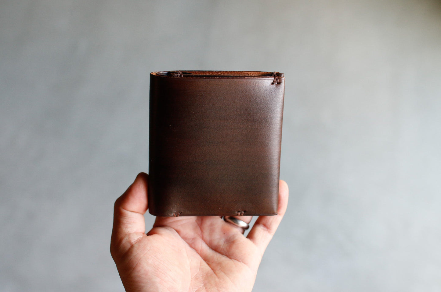 LOCUS-SW / 削ぎ落とした職人仕立ての折財布